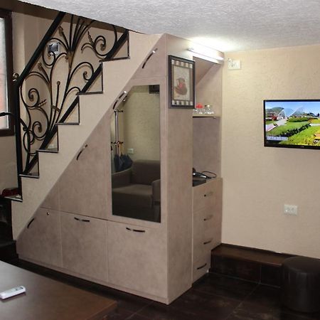 Apartment Anzi Батуми Стая снимка