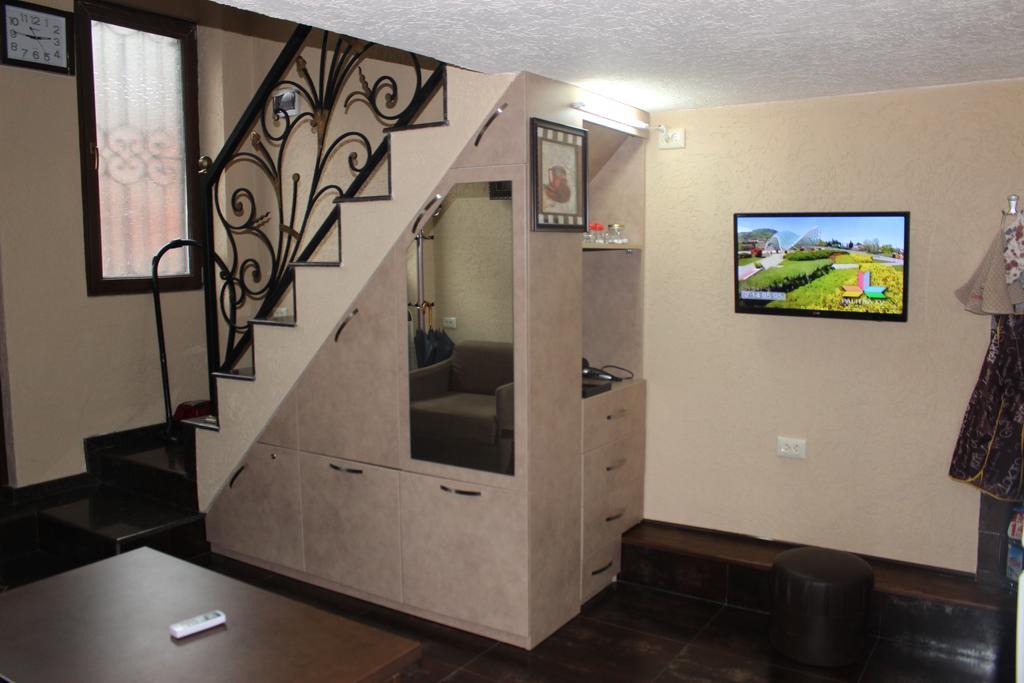 Apartment Anzi Батуми Стая снимка