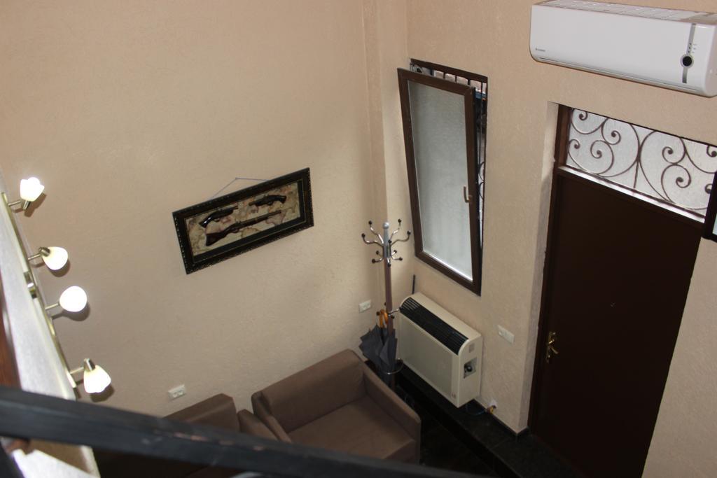 Apartment Anzi Батуми Стая снимка