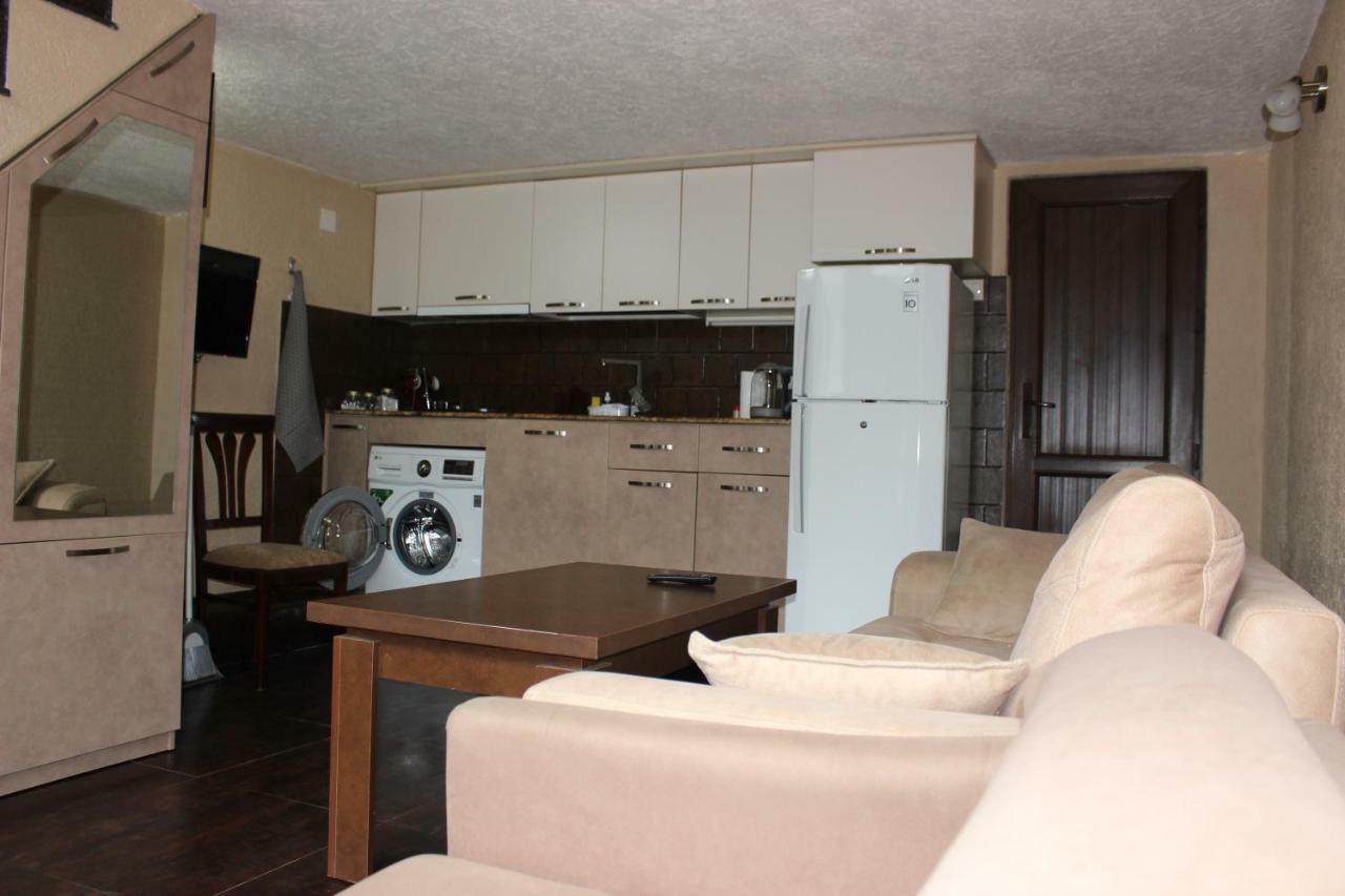 Apartment Anzi Батуми Екстериор снимка